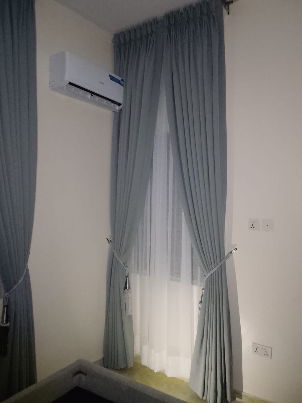 Bedroom curtains installation